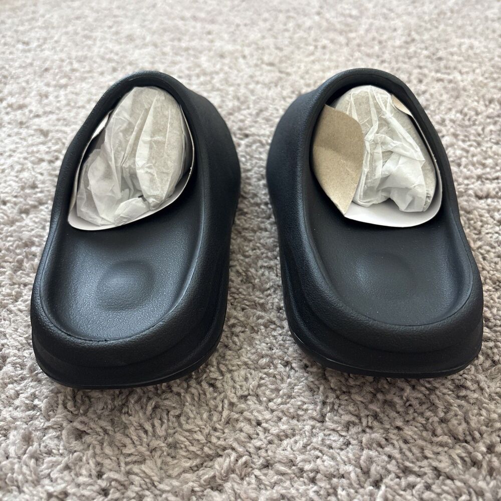Yeezy Black Slide Sandals - Picture 3 of 6